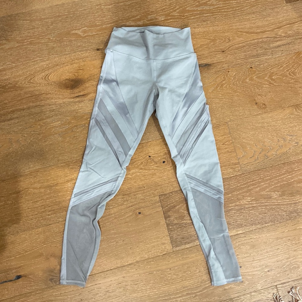 Alo Moro leggings. Size medium. Grey with mesh panels.